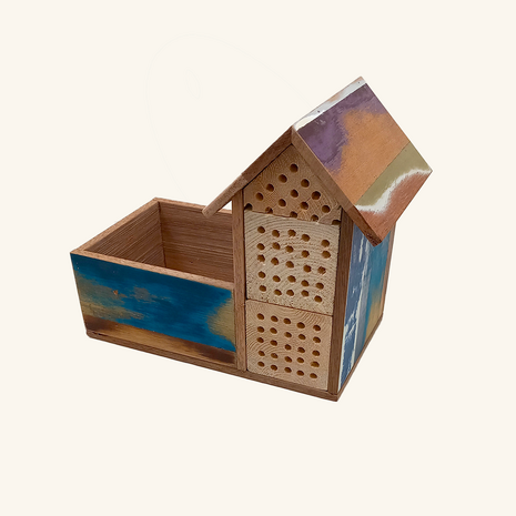 Insectenhotel met plantenbak